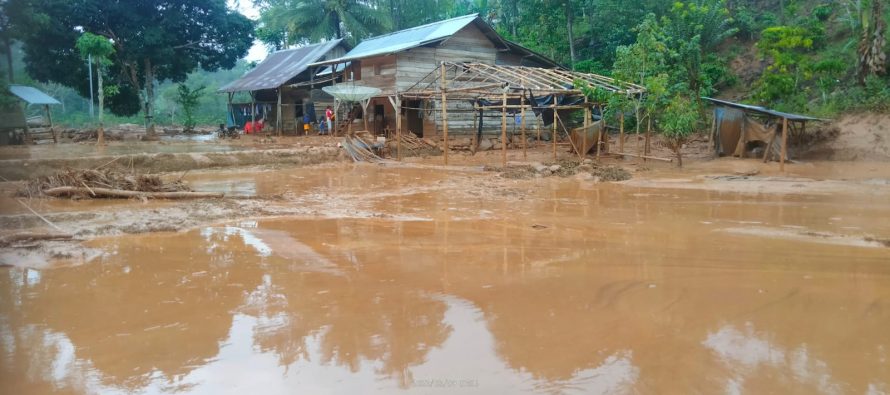 TANGGAP BENCANA, BUPATI POPO ALI INSTRUKSIKAN JAJARAN SEGERA BANTU MASYARAKAT TANGGULANGI BENCANA BANJIR DI BUAY PEMACA