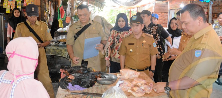 ANTISIPASI LONJAKAN HARGA BAHAN PANGAN JELANG IDUL FITRI, TPID OKU SELATAN LAKUKAN SIDAK KE PASAR