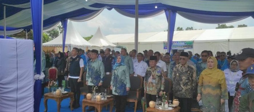 BUPATI POPO ALI DIANUGERAHI PENGHARGAAN ADHI BHAKTI TANI NELAYAN