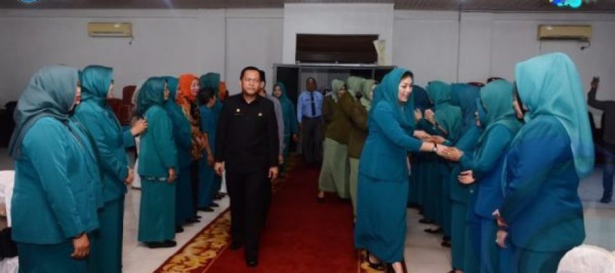 BUNDA ISYANA AJAK KETUA TP PKK HINGGA KE DESA DI OKU SELATAN UNTUK BERGERAK BERSAMA WUJUDKAN KELUARGA YANG SEJAHTERA