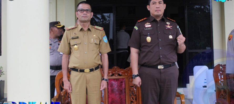 SEKDA OKU SELATAN HADIRI UPACARA PEMBERIAN PENGHARGAAN KEPADA PERSONEL POLRES OKU SELATAN BERPRESTASI