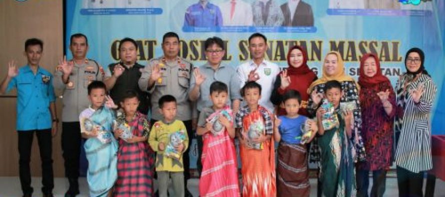 CAMAT MUARADUA HADIRI GIAT SOSIAL DAN SUNATAN MASAL YANG DISELENGGARAKAN OLEH DPK KNPI MUARADUA