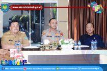 ASISTEN II PEMKAB OKU SELATAN SAKSIKAN PENANDATANGANAN DAN PENYERAHAN NPHD HIBAH GEDUNG ARSIP SAMSAT KABUPATEN OKU SELATAN