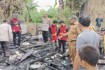 GERAK CEPAT UNSUR PIMPINAN DI KECAMATAN MEKAKAU ILIR BANTU KORBAN KEBAKARAN DI DESA SINAR MARGA