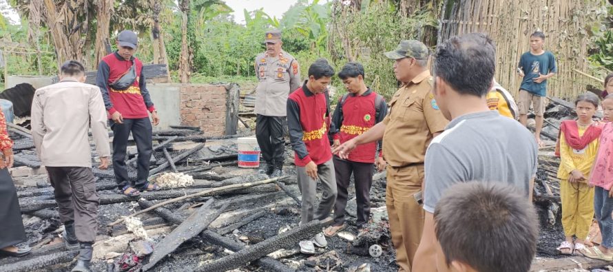 GERAK CEPAT UNSUR PIMPINAN DI KECAMATAN MEKAKAU ILIR BANTU KORBAN KEBAKARAN DI DESA SINAR MARGA
