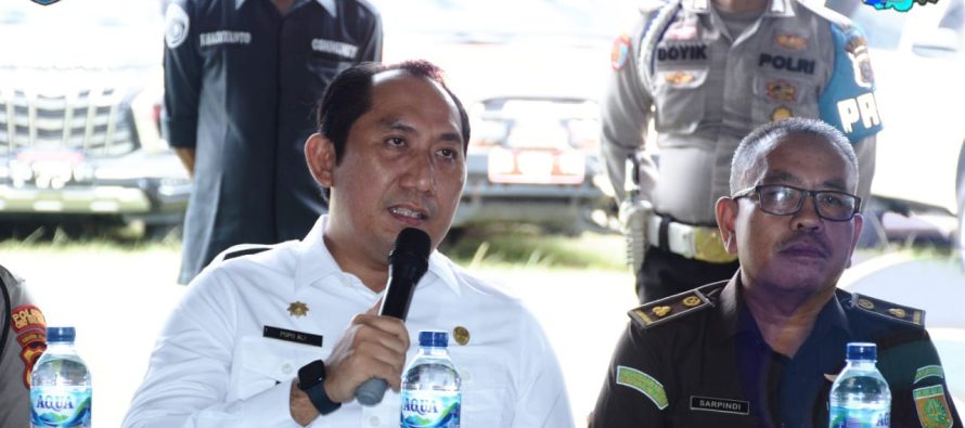 PEDULI KORBAN BENCANA BANJIR, BUPATI OKU SELATAN SERAH TERIMA BANTUAN UNTUK KORBAN TERDAMPAK BENCANA
