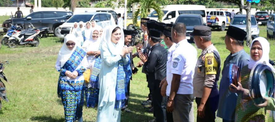 MEWAKILI BUPATI OKU SELATAN, KEPALA BAGIAN KESRA SETDA OKU SELATAN, HADIRI PENGAJIAN AKBAR DAN PELANTIKAN BKMT KECAMATAN BUANA PEMACA.