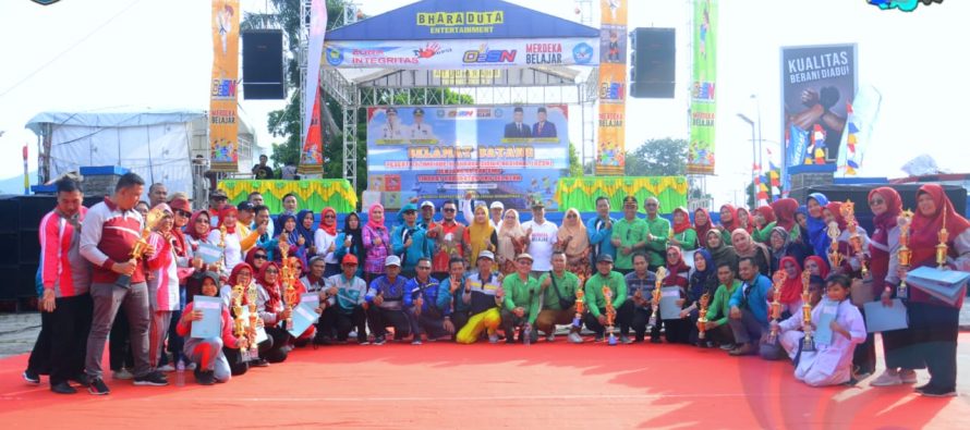 PENUTUPAN O2SN BERLANGSUNG PENUH SEMANGAT, STAF AHLI BUPATI OKU SELATAN APRESIASI PRESTASI PARA ATLET