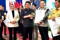 PEMKAB OKU SELATAN TERIMA PENGHARGAAN PADA PUNCAK PARAYAAN HUT TRIBUN SUMSEL KE-11 BERTAJUK 1001 INOVASI ENERGI BARU UNTUK NEGERI DARI BUMI SRIWIJAYA