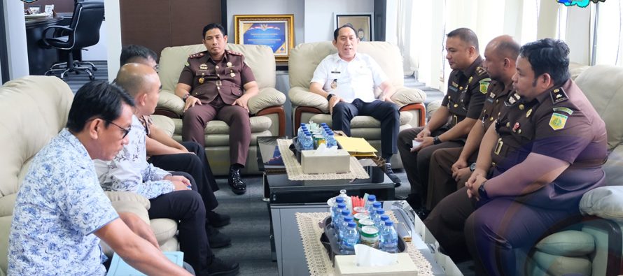 PENYERAHAN ASET PEMDA, BUPATI OKU SELATAN SAMBUT HANGAT KUNJUNGAN KEJARI OKU SELATAN