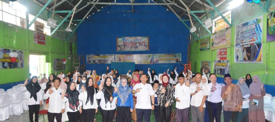 ASISTEN I MEMBUKA SECARA LANGSUNG LOMBA PUISI DAN SURAT UNTUK BUPATI DI TINGKAT SISWA SMP DI OKU SELATAN