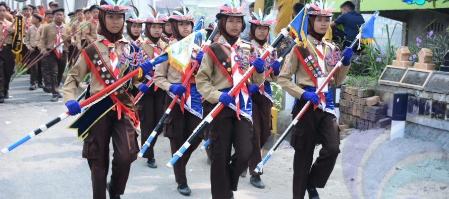 RATUSAN REGU GERAK JALAN UNJUK KEBOLEHAN PADA LOMBA GERAK JALAN PRAMUKA DI KABUPATEN OKU SELATAN