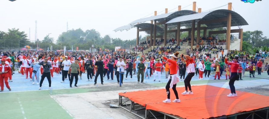 RIBUAN MASYARAKAT OKU SELATAN IKUTI SENAM DAN JALAN SEHAT BERSAMA DALAM RANGKA MEMPERINGATI HUT KEMERDEKAAN RI KE-78