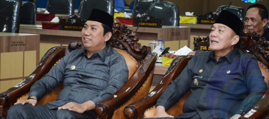 BUPATI DAN WAKIL BUPATI OKU SELATAN DENGARKAN PIDATO KENEGARAAN PRESIDEN PADA SIDANG TAHUNAN MPR RI
