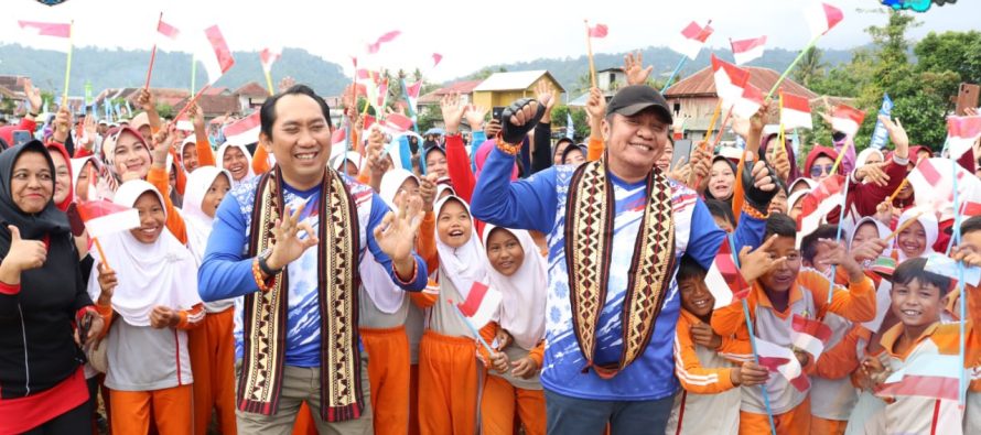 BUPATI POPO ALI DAMPINGI GUBERNUR TINJAU KONDISI TALUD DAN LAKUKAN BERBAGAI KEGIATAN DI DESA KOTA BATU