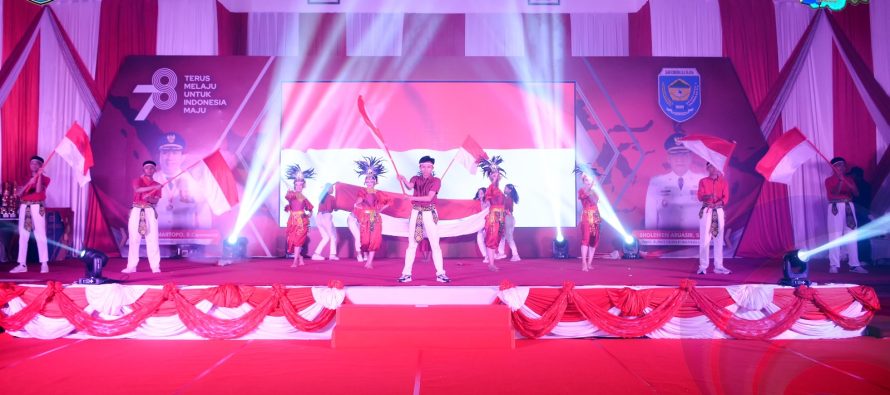 BENDERA MERAH PUTIH PENUHI GEDUNG KESENIAN, PEMKAB OKU SELATAN SUKSES GELAR MALAM RESEPSI KENEGARAAN PERAYAAN HUT KE-78 KEMERDEKAAN RI TAHUN 2023