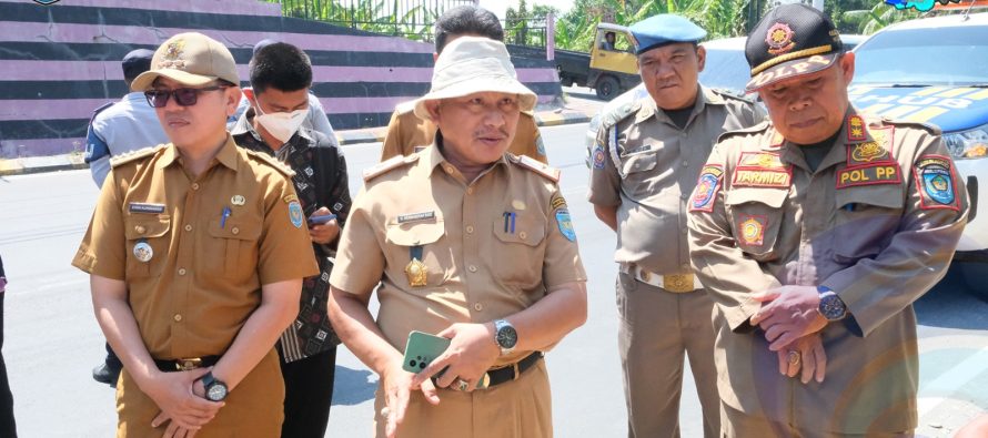 TINDAKLANJUTI KELUHAN MASYARAKAT, PEMKAB OKU SELATAN TURUN KE LAPANGAN TINJAU PROGRES PENGERJAAN GALIAN KABEL FIBER OPTIK