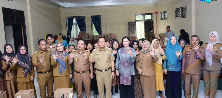 PEMKAB OKU SELATAN BERSAMA PEMPROV SUMSEL, SERAH TERIMA BANTUAN PERALATAN USAHA EKONOMI PRODUKTIF PEREMPUAN MARGINAL