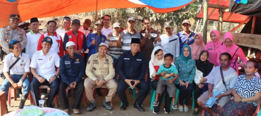 WAKIL BUPATI OKU SELATAN KUNJUNGI KORBAN KEBAKARAN DI DESA GUNUNG GARE MUARADUA KISAM