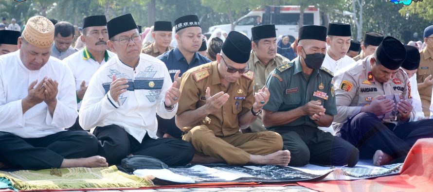 BERHARAP TURUN HUJAN, PEMKAB OKU SELATAN GELAR SHOLAT ISTISQA.