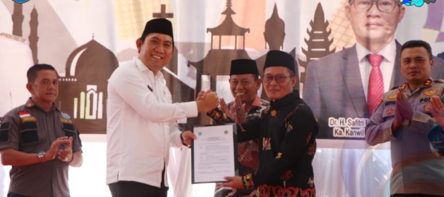 BUPATI OKUS HADIRI PERESMIAN KAMPUNG SADAR KERUKUNAN DI KAMPUNG TANDING MUARADUA KABUPATEN OKU SELATAN