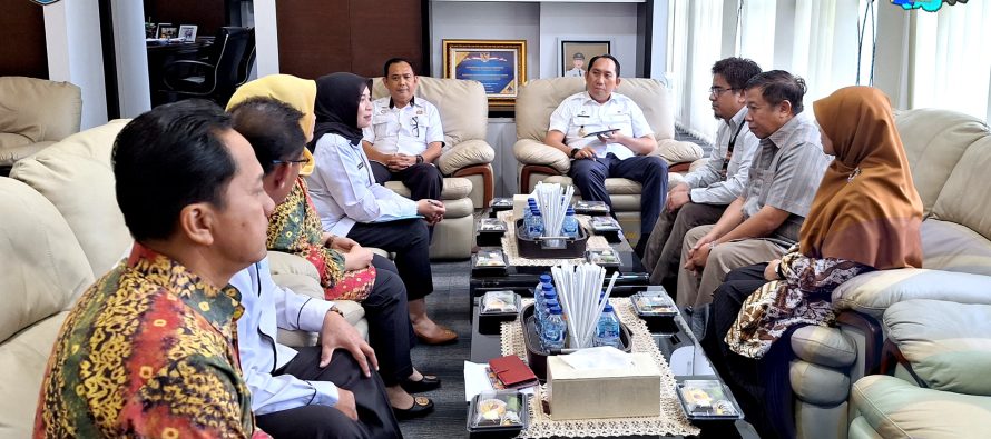 BUPATI OKU SELATAN AUDIENSI TERKAIT ASSESMENT ERADIKASI FRAMBUSIA DARI TIM KEMENKES RI DAN DINAS KESEHATAN PROVINSI SUMSEL