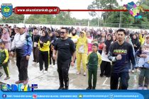 DALAM RANGKAPERINGATAN HARI IBU KE-95 MASYARAKAT OKU SELATAN IKUTI JALAN SEHAT DAN SENAM BERSAMA.