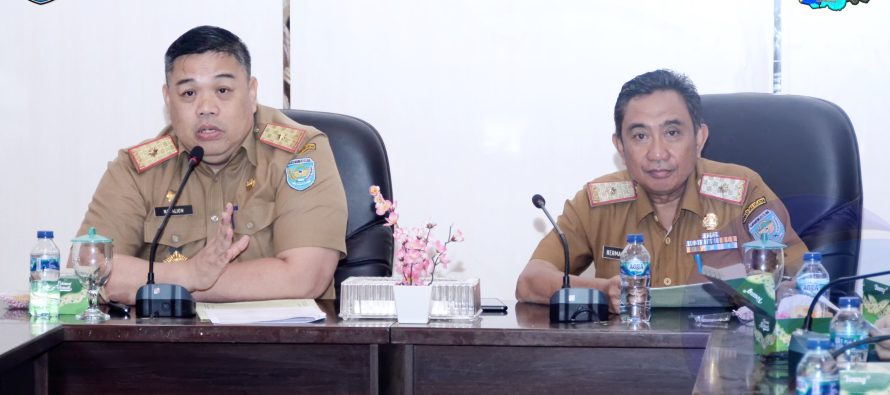 ASISTEN II PIMPIN RAPAT PEMBAHASAN PERUBAHAN KEDUA ATAS PERATURAN KEPALA DAERAH OGAN KOMERING ULU SELATAN NOMOR 50 TAHUN 2023 TENTANG PENJABARAN ANGGARAN PENDAPATAN DAN BELANJA DAERAH TAHUN ANGGARAN 2024