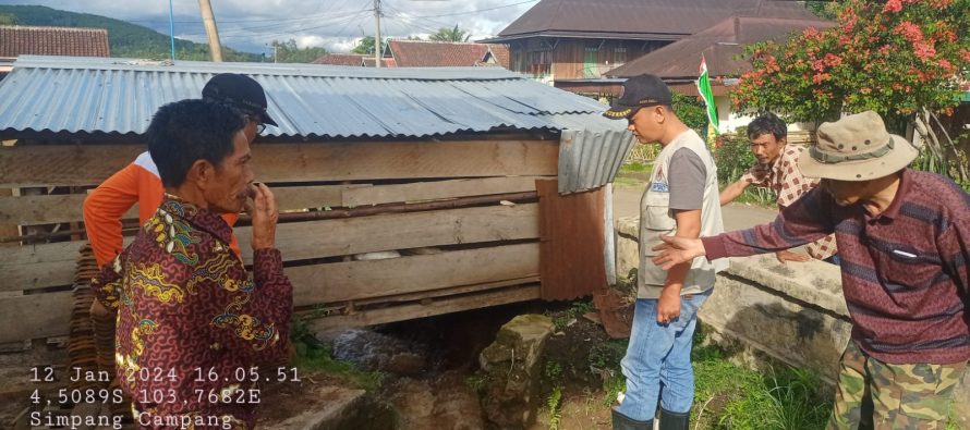 PEMKAB OKU SELATAN GERAK CEPAT TANGGULANGI BANJIR DI DESA SIMPANG CAMPANG, BUPATI IMBAU MASYARAKAT WASPADA.