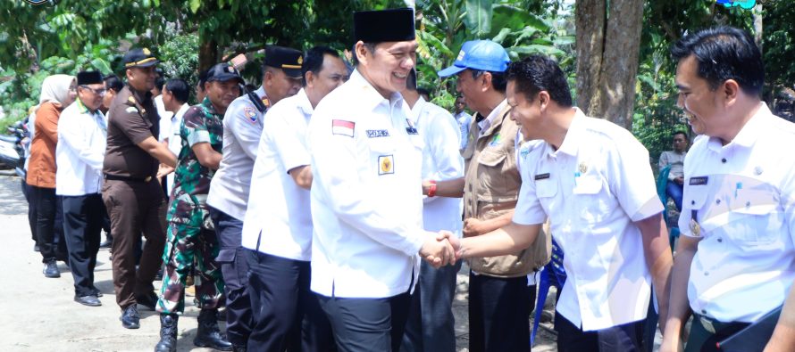 WAKIL BUPATI H SHOLEHIEN ABUASIR LAUNCHING GERAKAN BEDAH RUMAH DAN PEMBERIAN SANITASI DI KABUPATEN OKU SELATAN