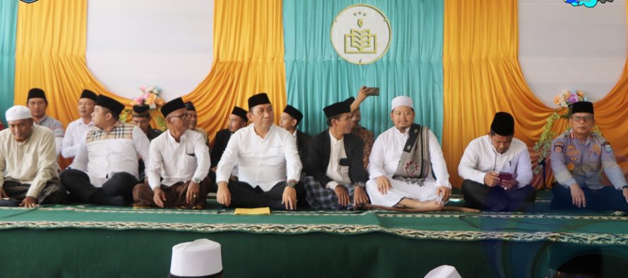 BUPATI OKU SELATAN HADIRI PENGAJIAN AKBAR DALAM RANGKA HAUL AKBAR PONDOK PESANTREN AL FITHRAH TANJUNG DURIAN KECAMATAN BUAY PEMACA