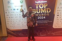 BUPATI OKU SELATAN POPO ALI TERIMA PENGHARGAAN TOP PEMBINA BUMD 2024 PADA AJANG TOP BUMD AWARDS 2024