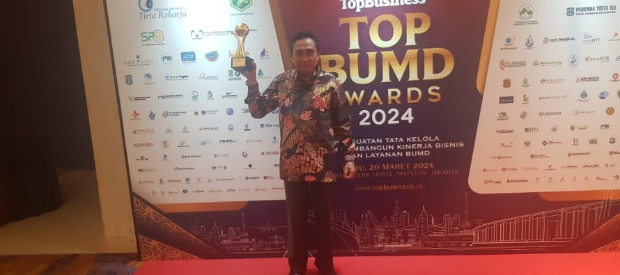 BUPATI OKU SELATAN POPO ALI TERIMA PENGHARGAAN TOP PEMBINA BUMD 2024 PADA AJANG TOP BUMD AWARDS 2024