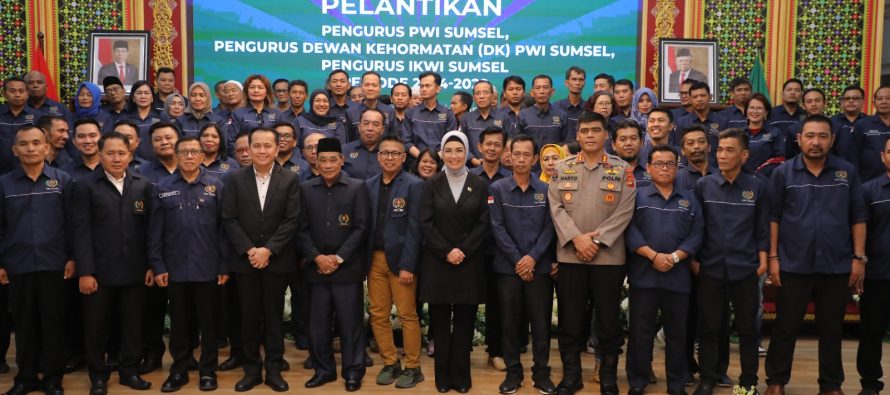 BUPATI POPO ALI DIANUGERAHI PENGHARGAAN SEBAGAI BIROKRAT PEDULI PERS OLEH PWI SUMATERA SELATAN
