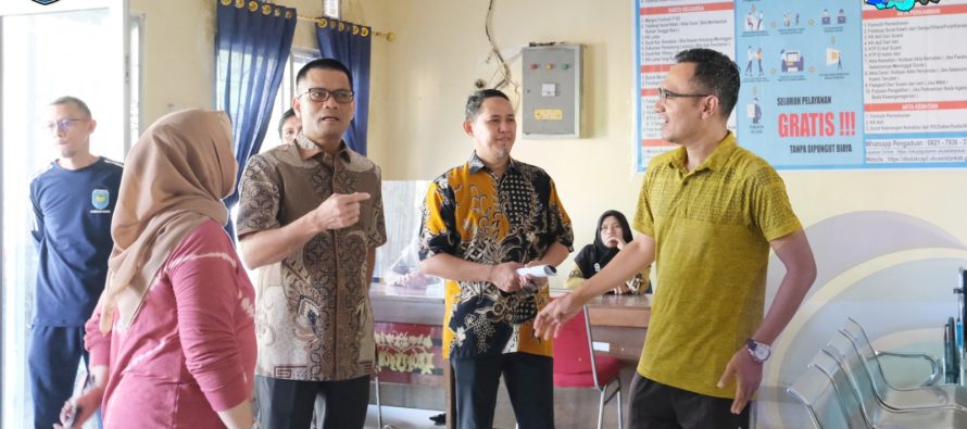 PASTIKAN PELAYANAN PUBLIK BERJALAN MAKSIMAL, SEKRETARIS DAERAH SIDAK KE SEJUMLAH OPD