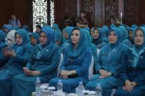 KETUA TP PKK KABUPATEN OKU SELATAN DIKUKUHKAN SEBAGAI KETUA PEMBINA POSYANDU PADA PEMBUKAAN JAMBORE KADER PKK TINGKAT PROVINSI SUMSEL DI JAKARTA