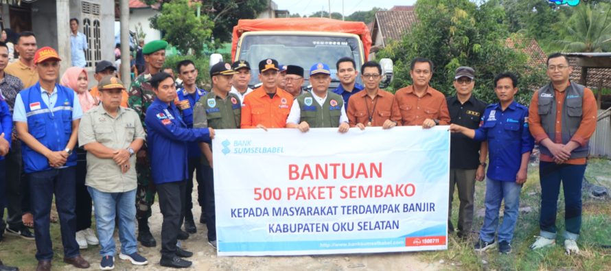 PEMKAB OKU SELATAN SALURKAN BANTUAN KEPADA KORBAN BANJIR, IMBAU WARGA TERUS WASPADAI BENCANA SUSULAN