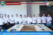 AUDIENSI DAN PENANDATANGANAN BERITA ACARA AUDIENSI KELOMPOK KERJA PERUMAHAN DAN KAWASAN PERMUKIMAN (POKJA PKP) TERKAIT PROGRAM PERCEPATAN PEMBANGUNAN SANITASI PERMUKIMAN (PPSP) PENYEPAKATAN PAKET KEBIJAKAN SANITASI