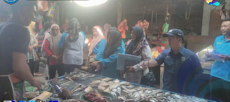 PASTIKAN STABILITAS HARGA DAN KETERSEDIAAN BAHAN POKOK JELANG IDUL ADHA 1445 H, PEMKAB OKU SELATAN LAKUKAN SIDAK PASAR.