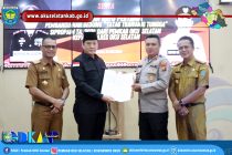 WAKIL BUPATI OKU SELATAN HADIRI PELETAKAN BATU PERTAMA GEDUNG SIPROPAM DAN PENANDATANGANAN HIBAH PEMKAB OKU SELATAN KEPADA POLRES OKU SELATAN