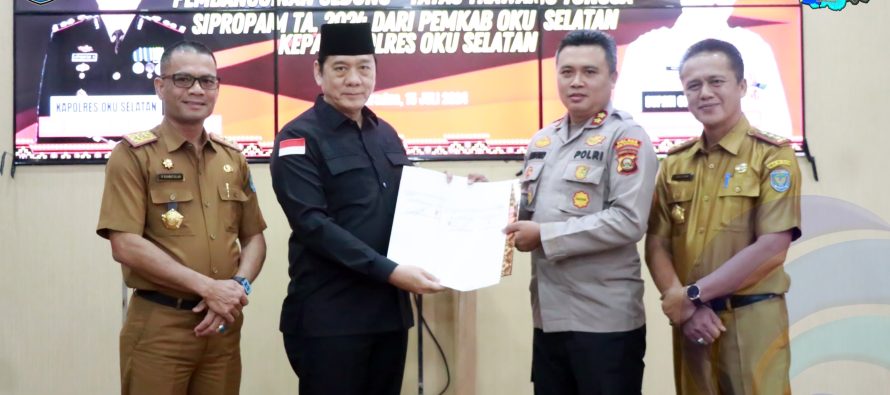 WAKIL BUPATI OKU SELATAN HADIRI PELETAKAN BATU PERTAMA GEDUNG SIPROPAM DAN PENANDATANGANAN HIBAH PEMKAB OKU SELATAN KEPADA POLRES OKU SELATAN