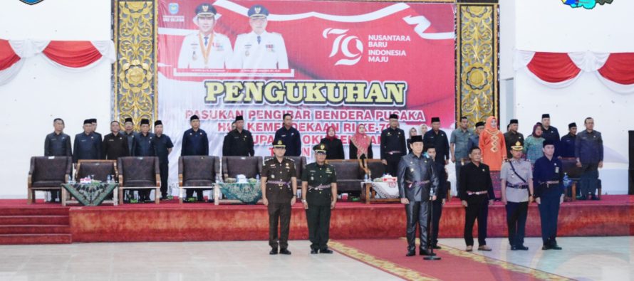 WAKIL BUPATI KUKUHKAN 33 ANGGOTA PASKIBRAKA OKU SELATAN YANG AKAN BERTUGAS PADA UPACARA PERINGATAN HUT PROKLAMASI KEMERDEKAAN REPUBLIK INDONESIA KE-79