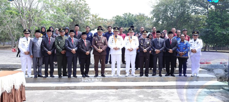 ZIARAH NASIONAL DAN TABUR BUNGA DALAM RANGKA HUT KE-79 KEMERDEKAAN RI DI TMP MURNI BUAY RAWAN