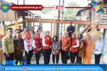 KETUA TP PKK KABUPATEN OKU SELATAN TINJAU LANGSUNG KORBAN MUSIBAH KEBAKARAN DI DESA SURA