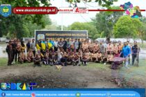 BERSAMA PARA SISWA, PEMKAB OKU SELATAN LAKUKAN PEMBERSIHAN TAMAN MAKAM PAHLAWAN JELANG PERINGATAN HARI PAHLAWAN TAHUN 202