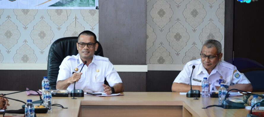 SEKDA PIMPIN RAPAT KONSULTASI PUBLIK II KEGIATAN PENYUSUNAN DOKUMEN KLHS RDTR DAN PERATURAN ZONASI KAWASAN PERKOTAAN PULAU BERINGIN KECAMATAN PULAU BERINGIN