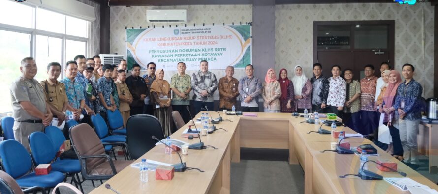 ASISTEN BIDANG PEREKONOMIAN DAN PEMBANGUNAN SETDA OKU SELATAN PIMPIN RAPAT KONSULTASI PUBLIK II PENYUSUNAN DOKUMEN KAJIAN KLHS RDTR DAN PZ KAWASAN PERKOTAAN DESA KOTAWAY KECAMATAN BUAY PEMACA.