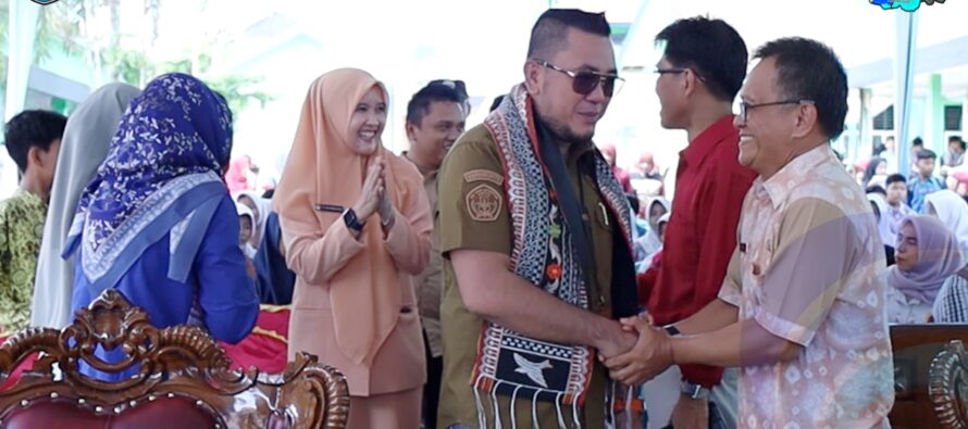 KEPALA DINAS PENDIDIKAN HADIRI KEGIATAN PENTAS SENI YANG DISELENGGARAKAN OLEH SMP N 1 MUARADUA KABUPATEN OKU SELATAN.