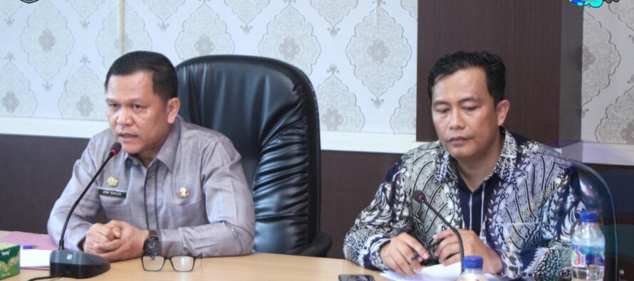 ASISTEN I BIDANG PEMERINTAHAN DAN KESRA OKU SELATAN PIMPIN RAKOR PERSIAPAN PENDISTRIBUSIAN LOGISTIK DAN PEMBERSIHAN APK PADA PEMILIHAN SENTAK TAHUN 2024 DI OKU SELATAN