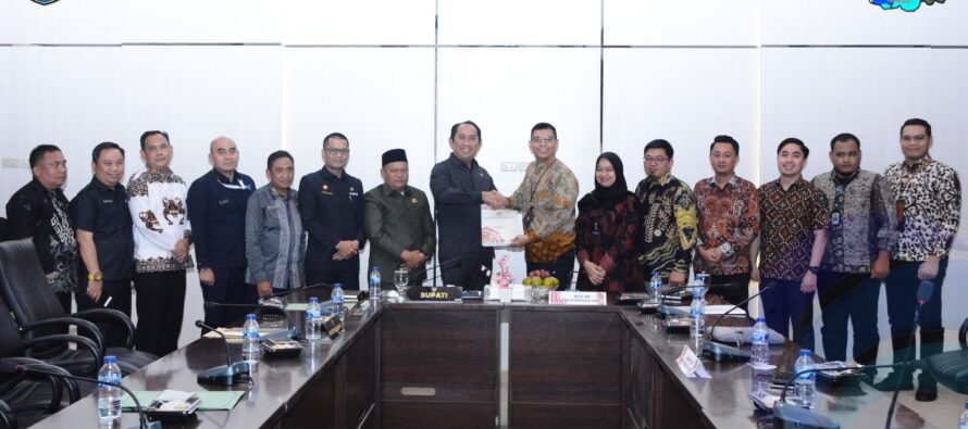 BUPATI POPO ALI HADIRI EXIT MEETING BPK RI DI KABUPATEN OKU SELATAN, HARAPKAN MASUKAN BPK JADI MOTIVASI PENINGKATAN KINERJA PEMERINTAH